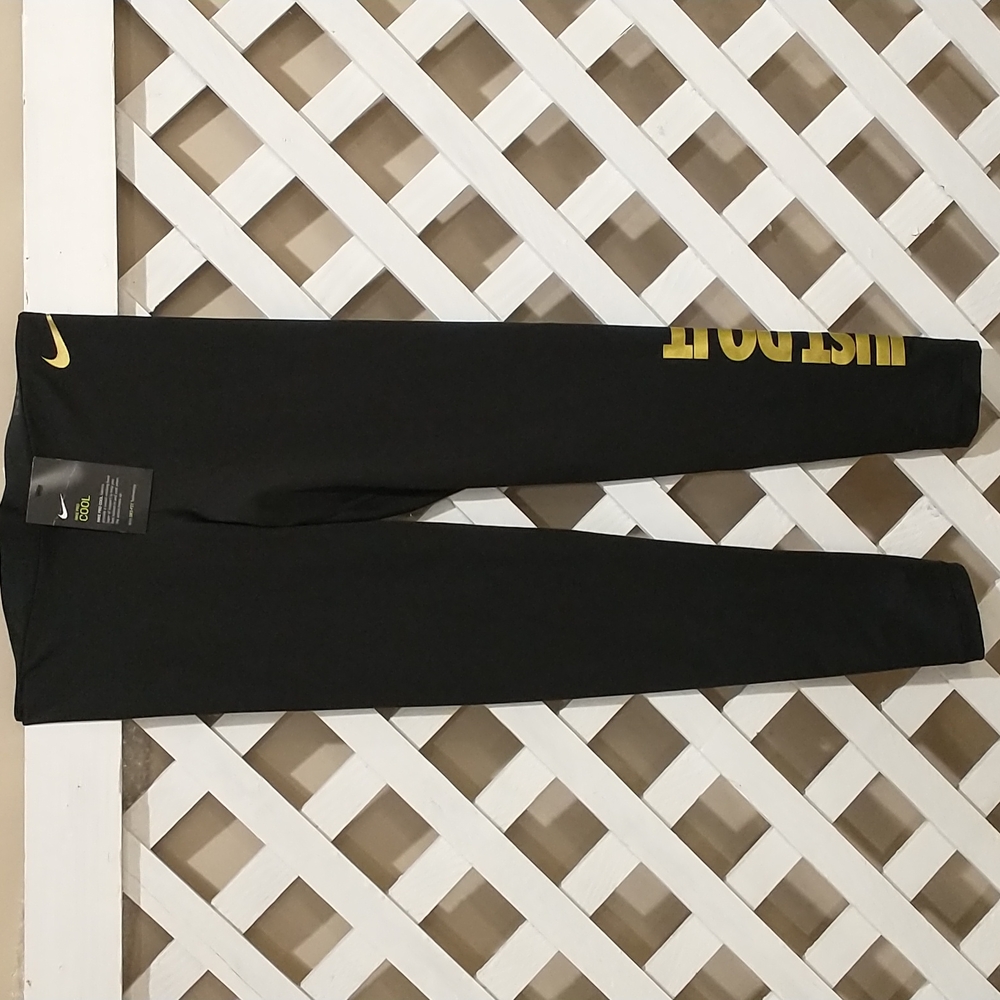 Women Nike Cool  dry fit work out pants size M